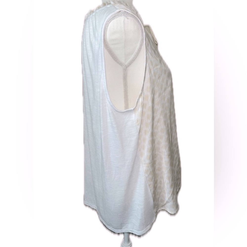 NWT LC Lauren Conrad Women’s sleeveless top, swept ashore ruffle neckline shell - Picture 2 of 6